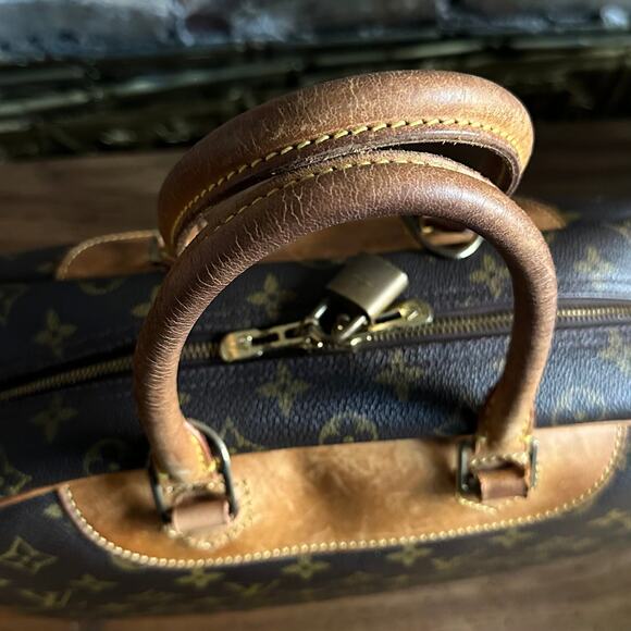 Vintage Louis Vuitton Deauville Bag - Picture 13 of 16